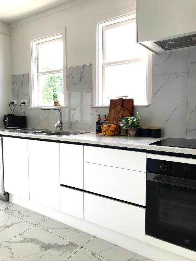 אוקלנד Bright & Comfy Stay In Newly Renovated Home With Parking מראה חיצוני תמונה