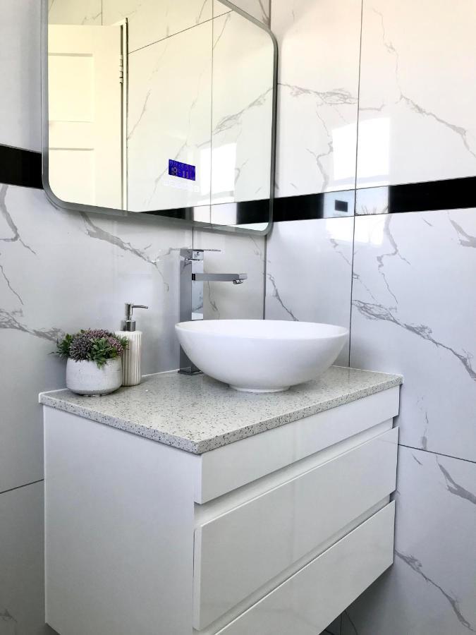 אוקלנד Bright & Comfy Stay In Newly Renovated Home With Parking מראה חיצוני תמונה